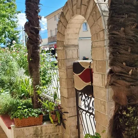 Apartman Tri Palme