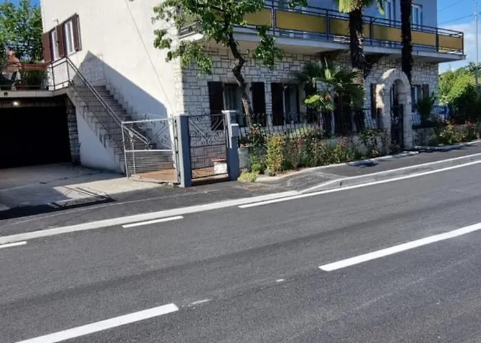 Apartman Tri Palme *